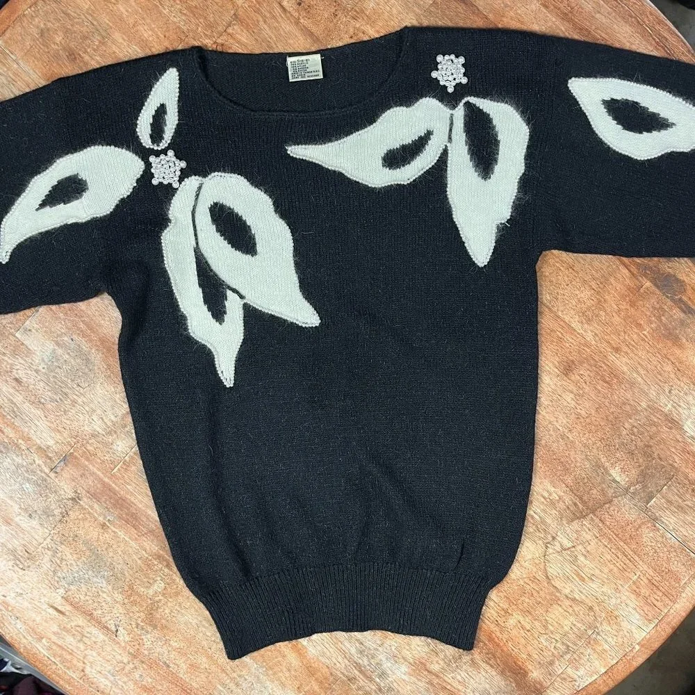 Vintage Angora Blend Beaded Floral Knit Sweater Womens S‎ Faux Pearl 80s Fuzzy